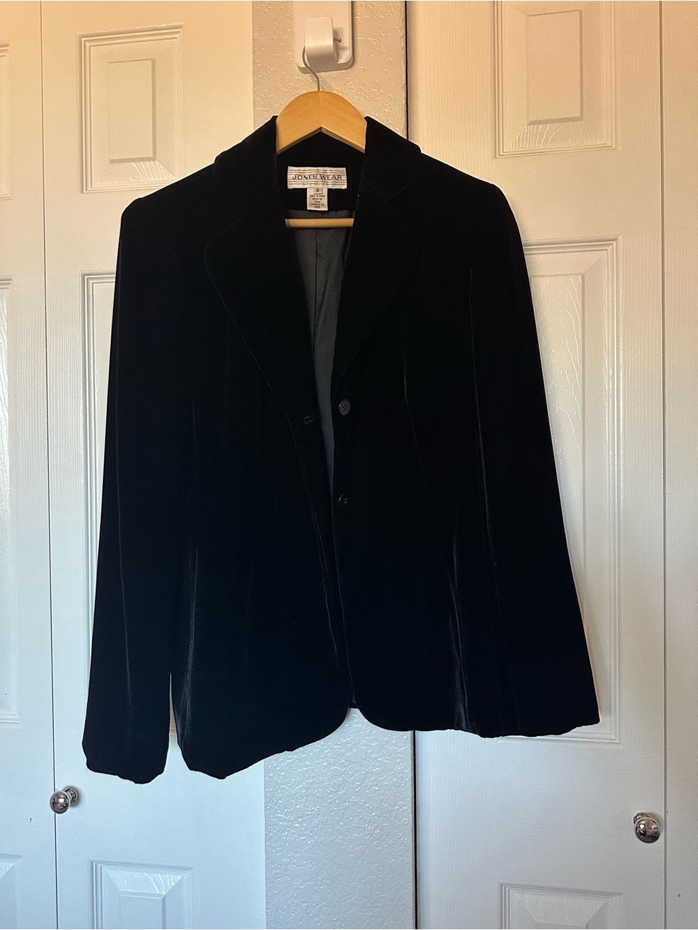 Vintage Jones New York Women’s Black Velvet Blazer